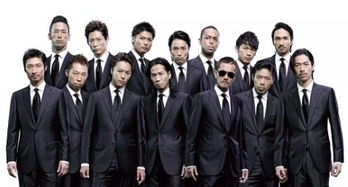 林志玲与老公8年前旧照曝光 舞台上演情侣亲密拥抱,形象清纯